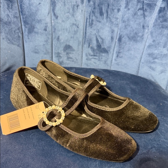 Juicy Couture Bijoux Black Velvet Mary Jane Flats Pearl Embellishment Size 7.5 - Picture 1 of 7